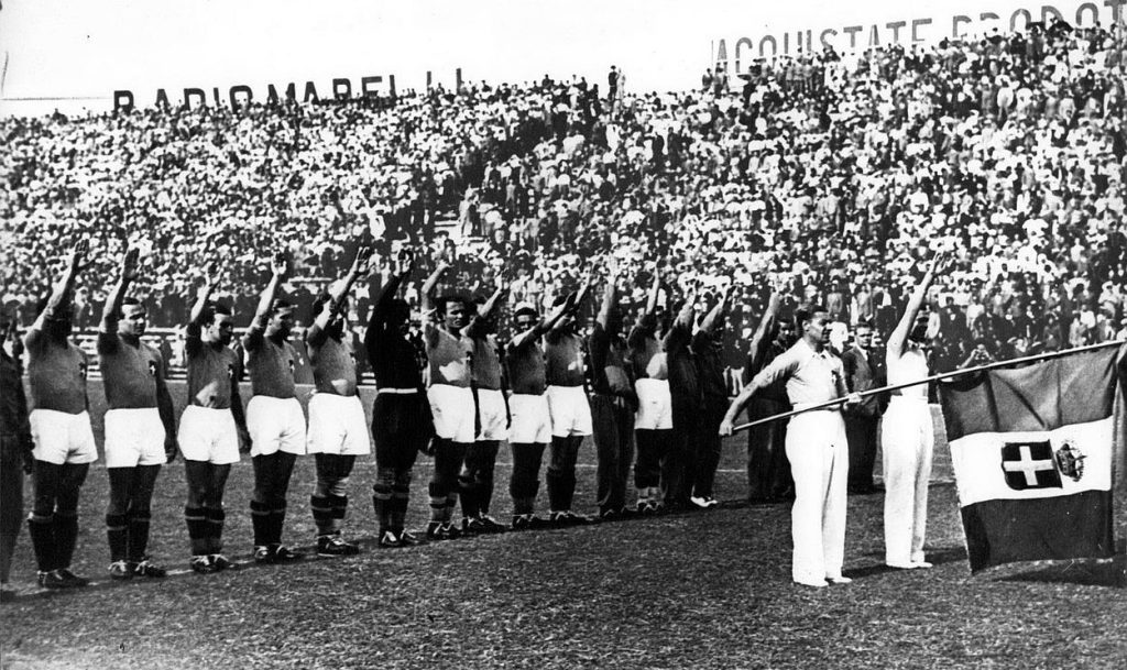Italští fotbalisté a fašistický pozdrav